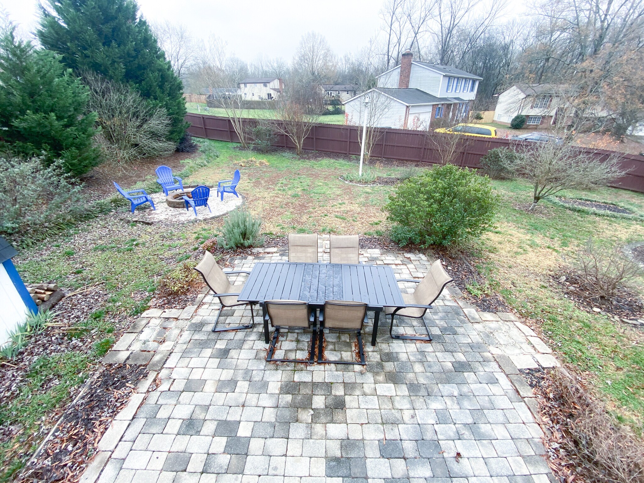 Outdoor dining area - 11423 Five Cedars Rd