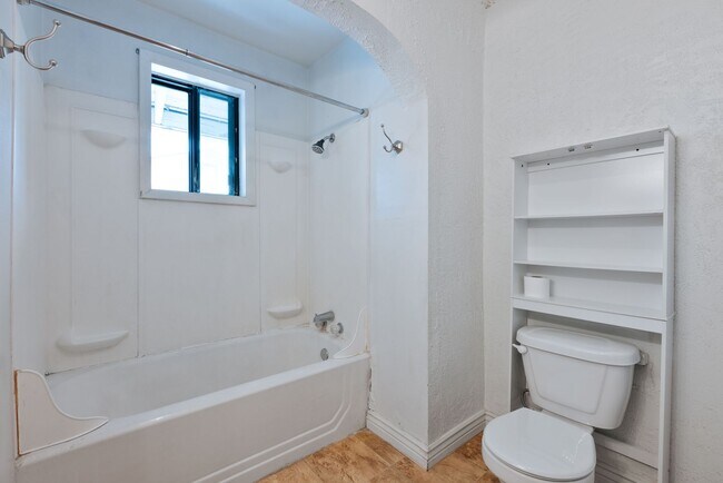 Building Photo - G7UG