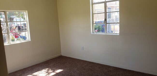 Building Photo - 160 S Maryland St