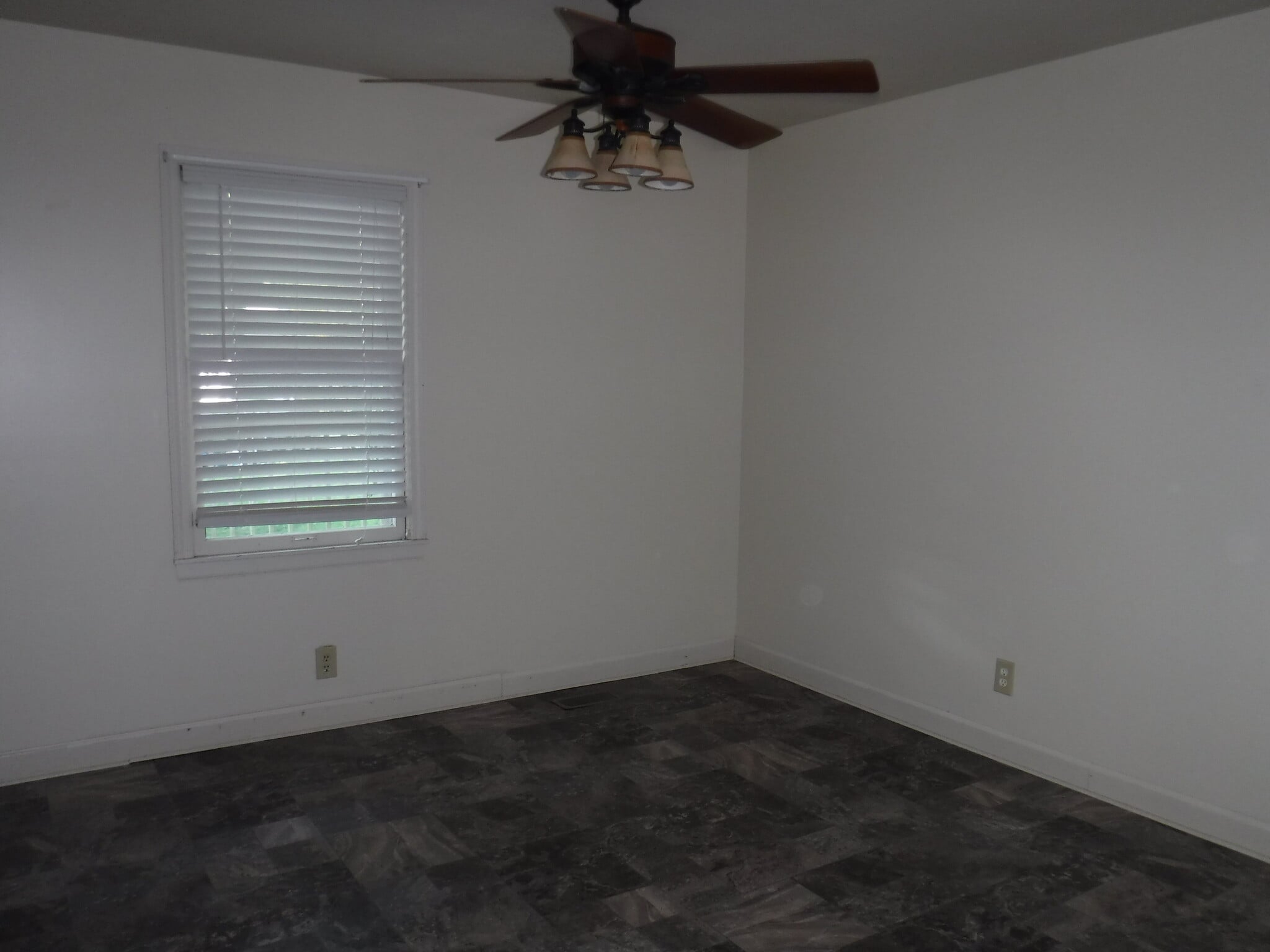 506 E Pawnee Dining Room - 506 E Pawnee St