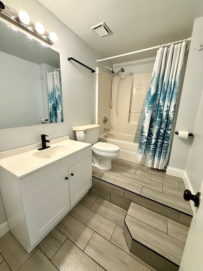 Building Photo - 3005 Hawthorne St