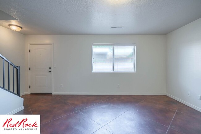 Building Photo - DOG-FRIENDLY 3 Bedroom Townhome with INTER...