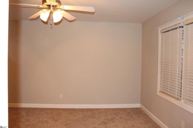 Building Photo - 114 Silver Brook Dr