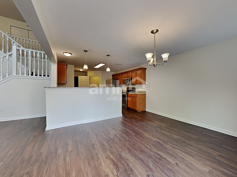 Building Photo - 15518 Farmland Ct