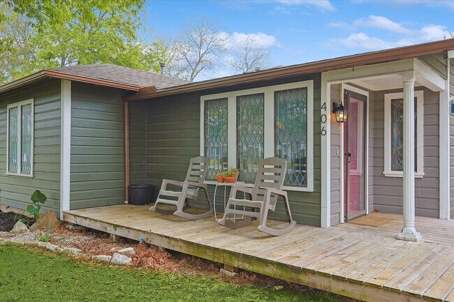 Building Photo - Amazing Historic 1940's Home in Original C...