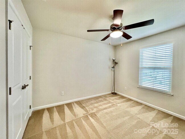Building Photo - 310 Willow Wood Ct