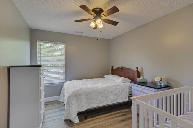 Building Photo - 231 Parkview Ct