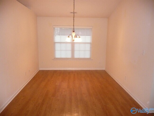 Building Photo - 105 Zeona Ct SW