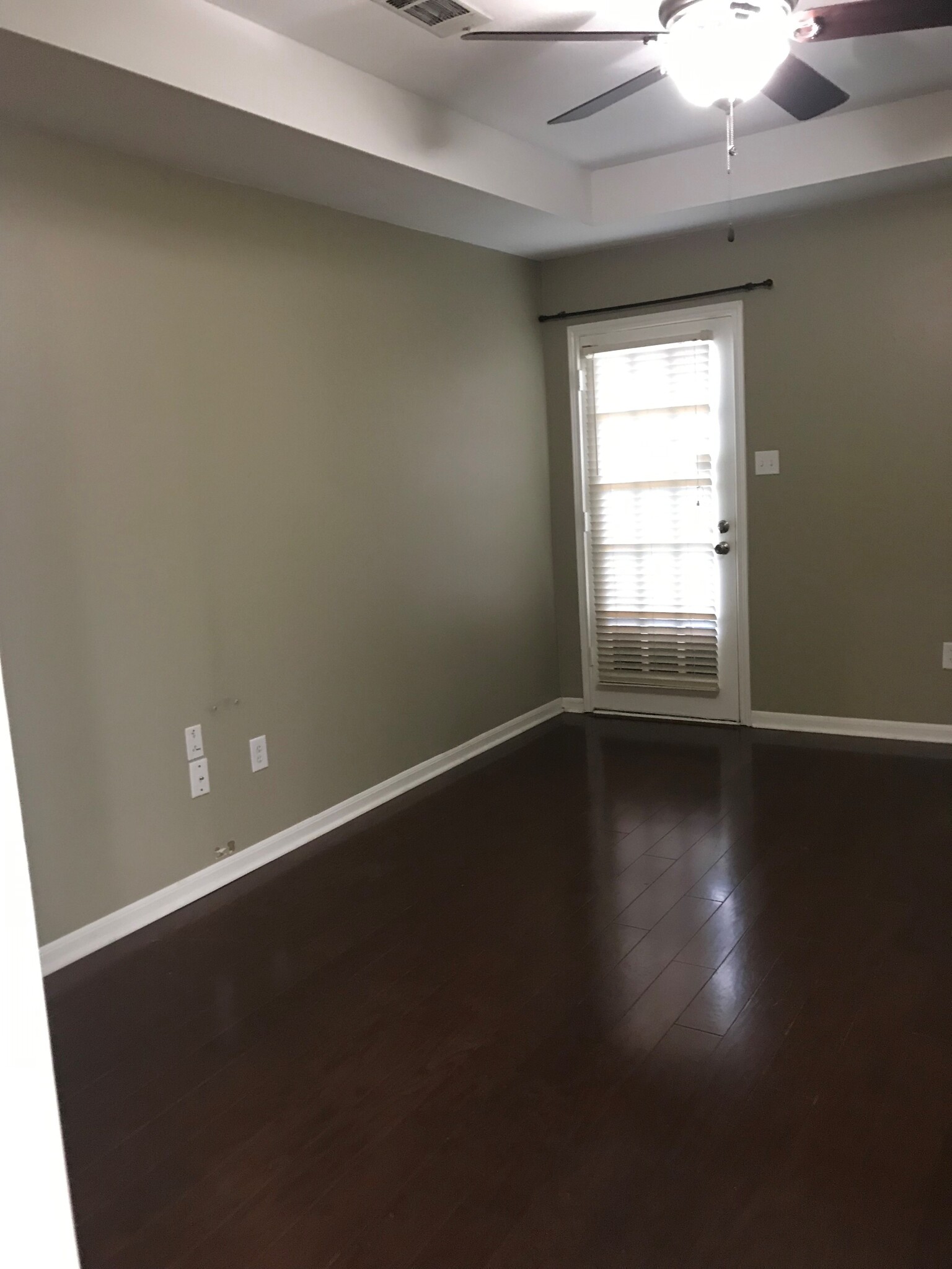 Master bedroom - 469 Highland Creek Pkwy