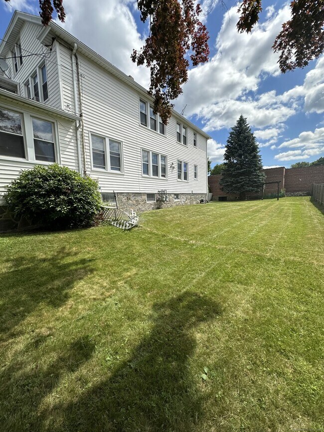 Building Photo - 83 High Park Ave