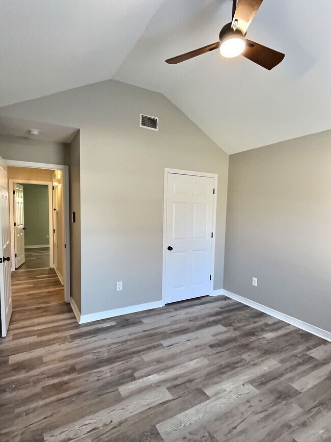 Building Photo - Updated home in Ocean Springs!