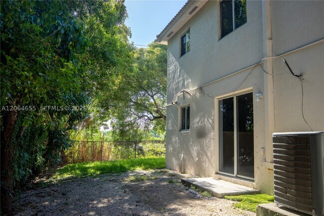 Building Photo - 1240 SE 31st Ct