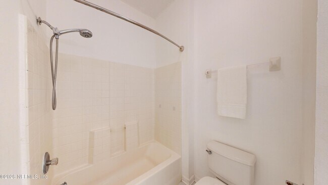 Building Photo - 10550 Baymeadows Rd