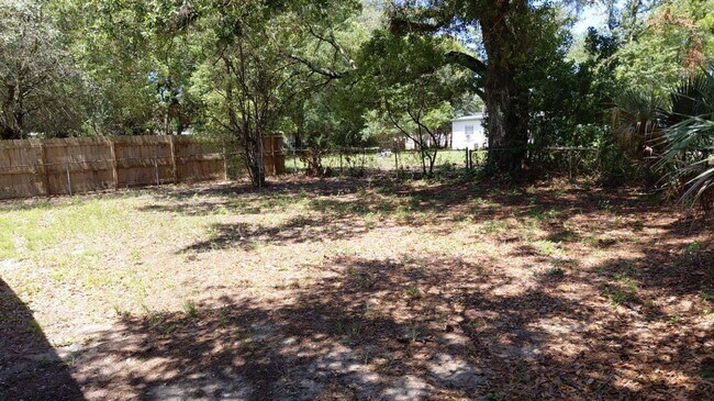 Building Photo - 2365 Lantana Ave