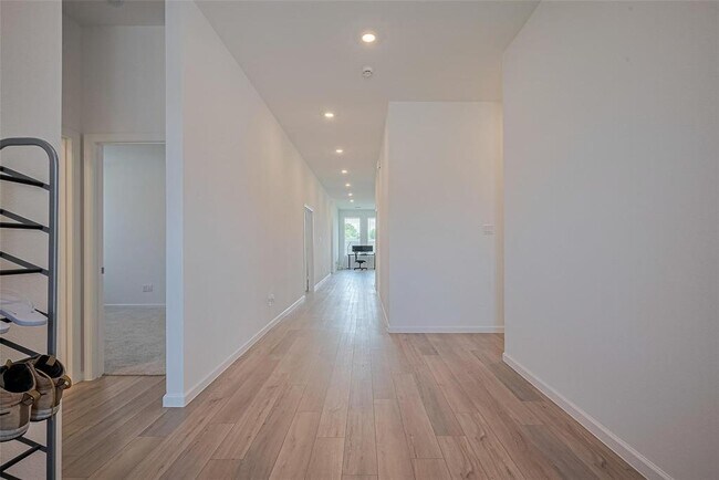 Building Photo - 2430 Dewford Fls Dr