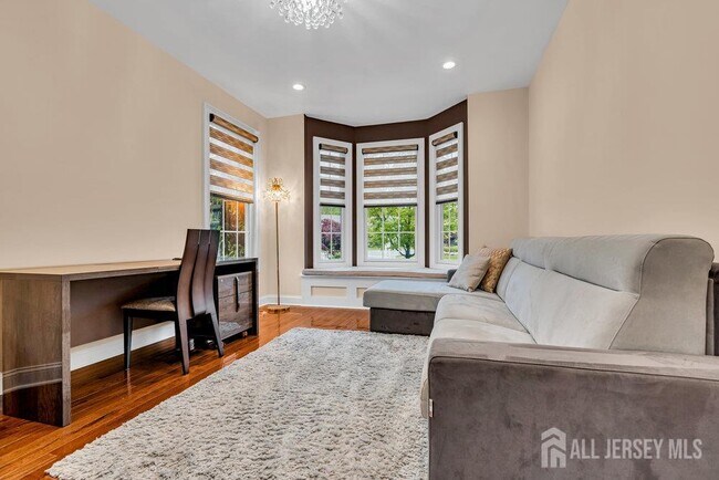 Building Photo - 47 McCormick Ave N