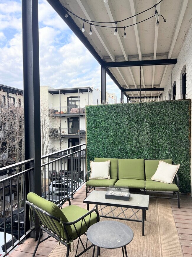 Building Photo - 1704 N Wells St