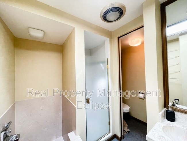 Building Photo - 11105 SE 59th St