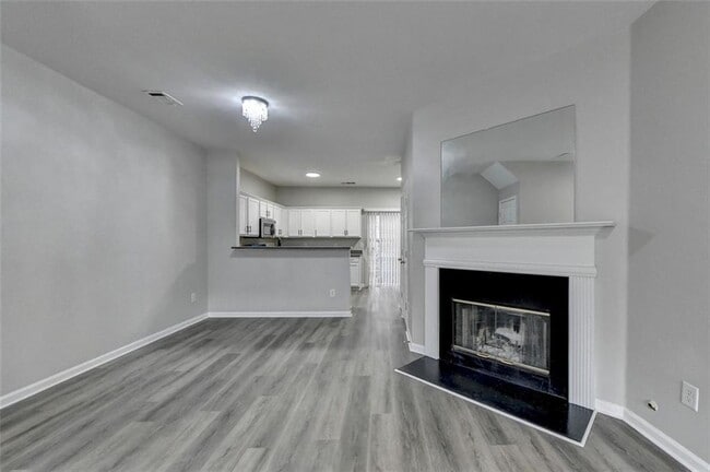 Building Photo - 903 Redwood Dr