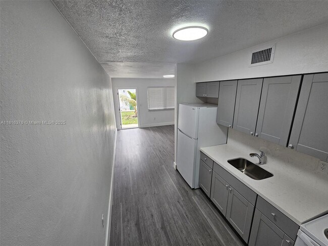 Building Photo - 1020 Opa-locka Blvd