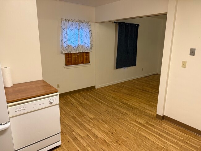 Building Photo - 355 N Cheyenne St