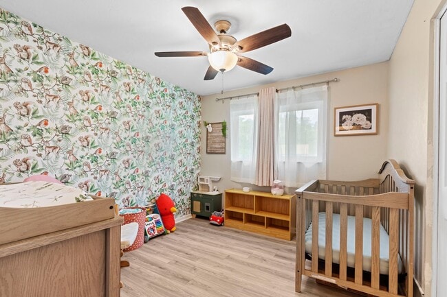 Building Photo - Beautifully updated 3 bedroom 2 bath home ...