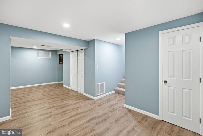Building Photo - 809 Woodley Dr