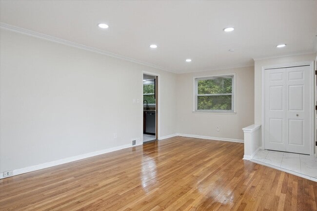 Building Photo - 29484 Spring Hill Dr