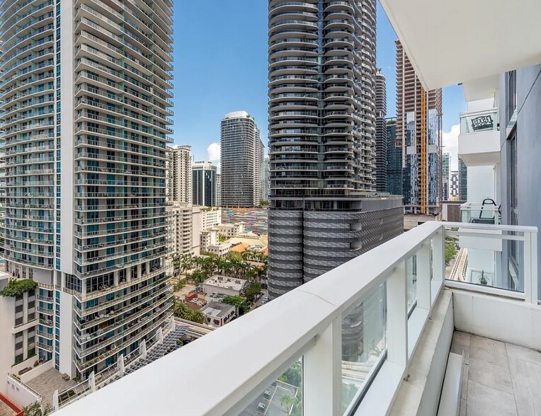 Building Photo - 1080 Brickell Ave