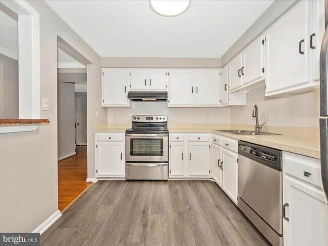 Building Photo - 112 Bracken Ct