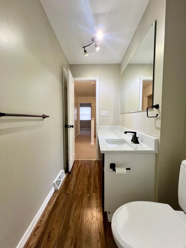 Building Photo - 3 Bedroom Duplex in Kalamazoo