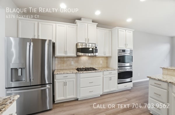 Building Photo - 4376 Foxfield Ct