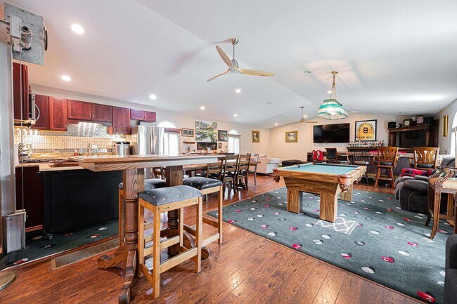 Building Photo - Beautiful 3 Bedroom Fully Furnished House ...