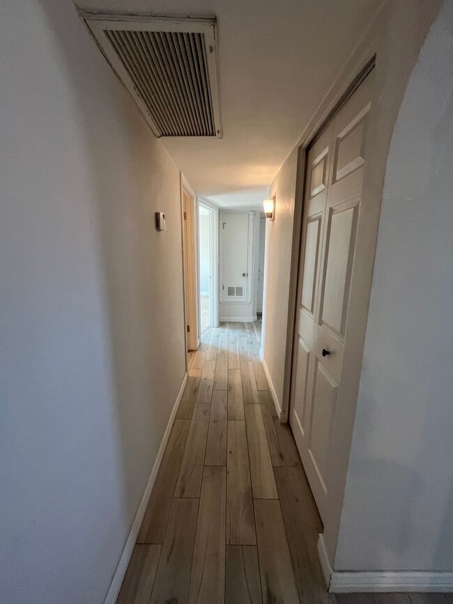 Building Photo - $0 First Month's Rent! Beautiful Three Bed...