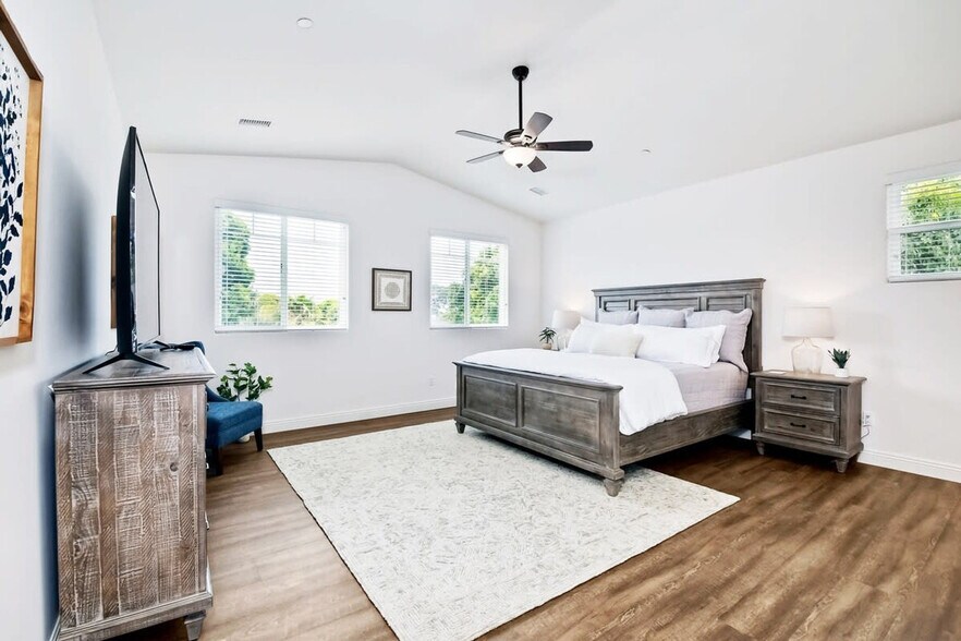 Building Photo - 541 San Dieguito Dr