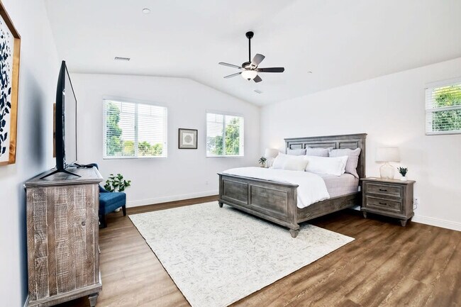 Building Photo - 541 San Dieguito Dr