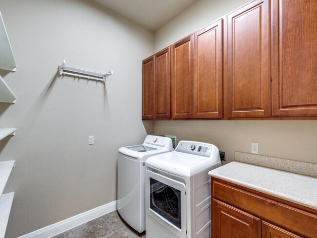 Building Photo - 15224 Glen Heather Dr