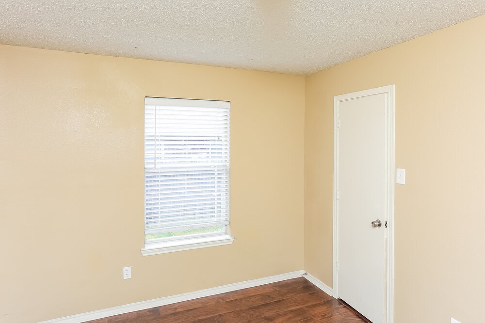 Building Photo - 7325 Meadows Dr N