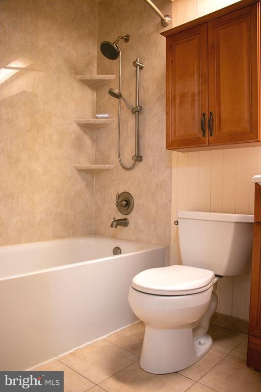 Building Photo - 204 Michele Cir