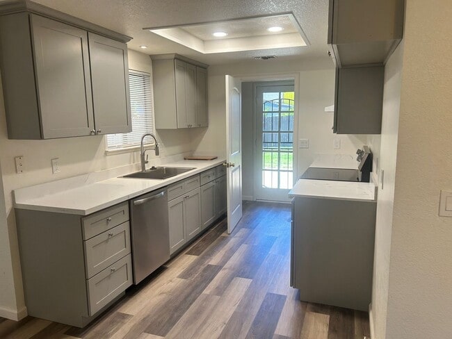 Building Photo - Updated 3 Bedroom 2 Bathroom Home in Woodland