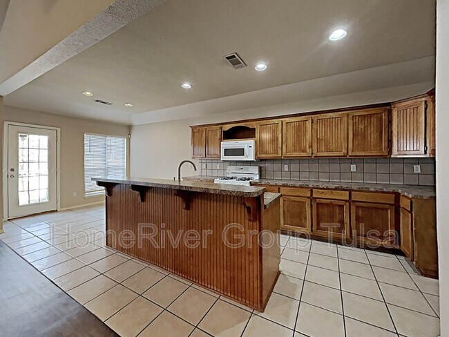 Building Photo - 3710 N Ironwood Pl