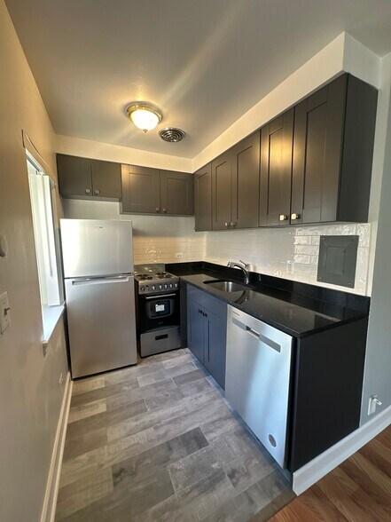 Building Photo - 3815 N Pine Grove Ave