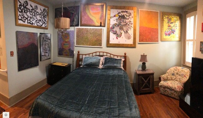 Bedroom w/queen bed - 919 S Aiken Ave