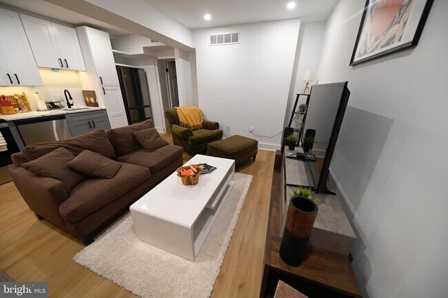 Building Photo - 1230 Penn St NE