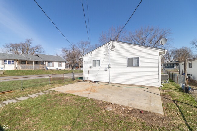 Building Photo - 1701 Nelson Ave