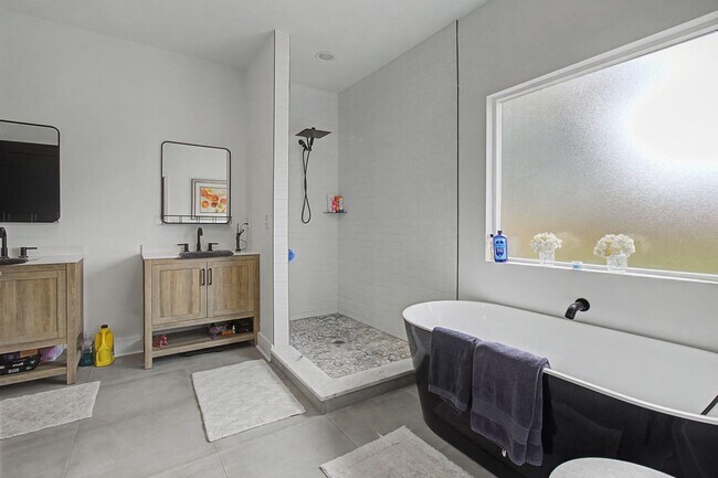 Building Photo - 197 W 1st Ave