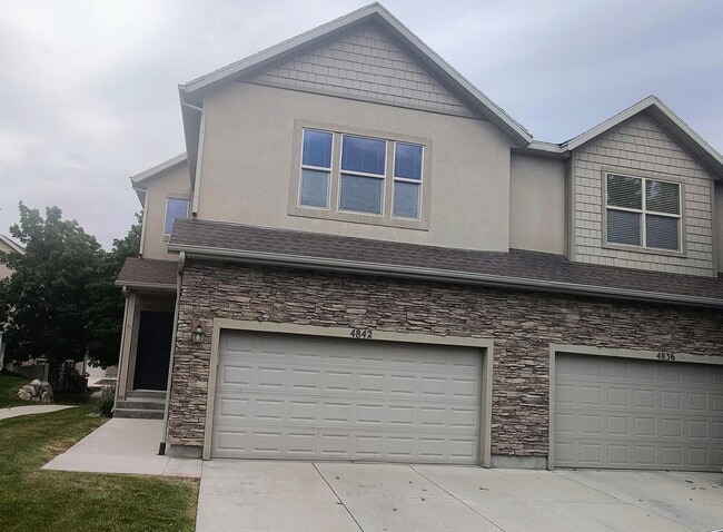 Building Photo - 3 Bd 3.5 Bath Model Like Townhome in Riverton