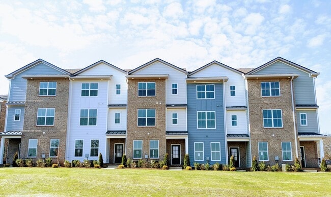 Building Photo - Luxury Town Home - Williamson County - End Unit