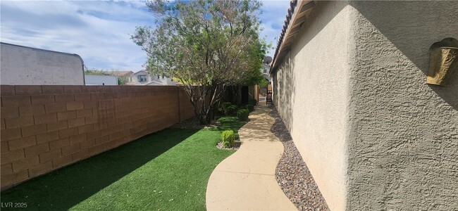 Building Photo - 6944 Puetollano Dr