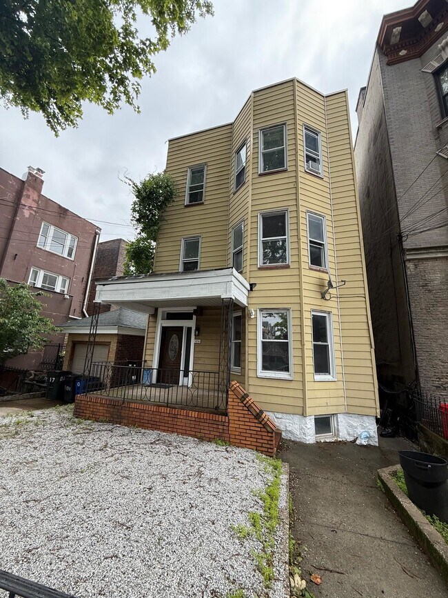 Building Photo - 476 Gregory Ave